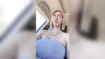 Spencer Nicks flashes in the car