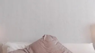 lailamcfluff  masturbates herself in her room