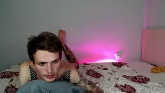 bee_sting_06102021_0025_couple_chaturbate_7