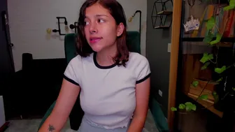 oh_holly_28092021_1018_female_chaturbate