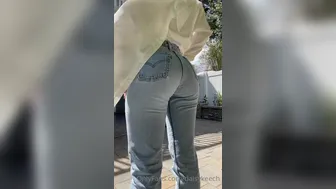 daisykeech_03.05.2021_86641863498_HowБ??s_that_booty_looking__How_about_a_better_look.._open_to_take_my_clothing_off_