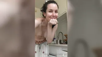 Aella Girl onlyfans 2020.08.25_5f45794665fa7f03e8984_source