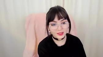 YukiOkada трахает киску пальчиком