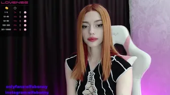 elfobonnyy прелестно ласкает свои промежности