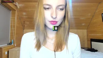 MissFentasy дико шкварит свою дырочку во фри