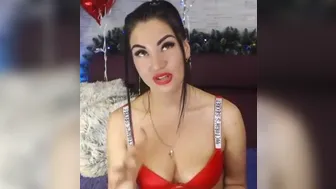 Madelynn демонстрирует как себя возбудить и трахнуть