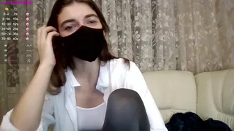 Robin-02 изящно долбит свой клитор