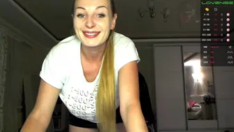 kosto4kaaa медленно и нежно трахает свои дырочки