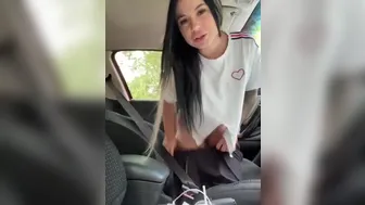 BellaLike мастурбирует и течет от ласки своего пальчика