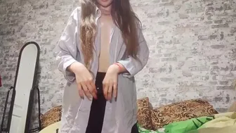 MYLU трахает себя вибрацией