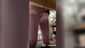 Babyparisxoxo показала на вебку как она любит себя трахать