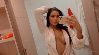 Hanna Miller onlyfans spectacular slut strokes her clit