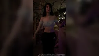 Elizabeth Reed, elizabethreed gently pushes the toy in her pussy