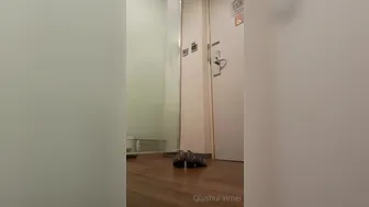 yi_mei in stockings teased pussy lying on her back