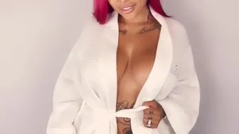 brittanya razavi onlyfans Cute blonde fucks herself with a phallus