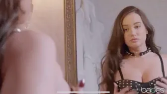 Giapaige onlyfans Cute lady poses naked in private