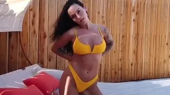 Kayla Lauren, kaylalaurenofficial Lustful lady fingers penetrates pussy