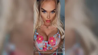 BELLE BARBIE (bellebarbie) onlyfans Thin skin sucks rubber dick