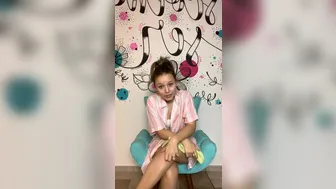 Larissa Manoela onlyfans cap loves two toys