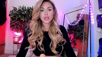 Ella Silver onlyfans Hot lady fucks her shaved pussy