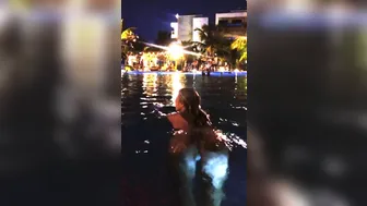 sarahardel onlyfans Spicy shlendra caresses nipples