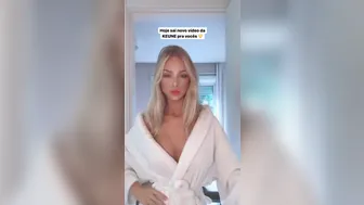 sarahardel onlyfans Black haired lady puts big tits