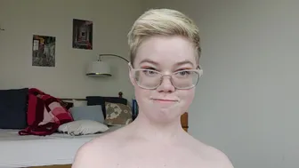 Pearl Sinclair onlyfans erotically moves the body