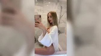 Lola Bunny (lolabunnytape) onlyfans Sexy kralja masturbates with a phallus