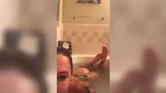 Anna Bell Peaks (AnnaBellPeaks) onlyfans Dick shows off her shaved cunt