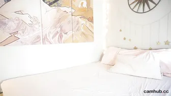 ManyVids - Eevee Frost Strawberry Girl Pounds Herself Anally 720p