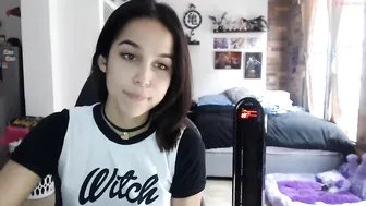 laura_cornett  orgasms squirting with toys on chatur