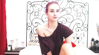 lenavogue  Cam Babe Plays With her wet pussy