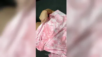 splatxo  onlyfans Depraved beauty masturbates wet pink hole