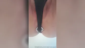 perwoopar  onlyfans Gorgeous babe fucks her shaved cunt