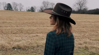 countrychristina  onlyfans Black-haired nymph pulls wet pink hole