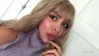 Zayla Skye  onlyfans  720 quality big lips fingering