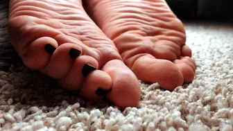 Goddess Alessa aka alescoulier  onlyfans Charming babe masturbates shaved vagina