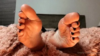 Goddess Alessa aka alescoulier  onlyfans amazing slut fucking wet pink hole