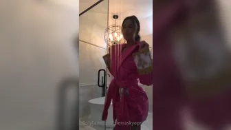 Sierra Skye aka sierraaaskyee  onlyfans Cute little woman pulling nipples