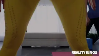 Jordi El Nino Polla  onlyfans Busty chick fucks her cunt with a strap-on