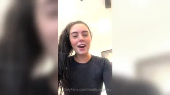 madisonginley  onlyfans  scrawny plays with a big toy