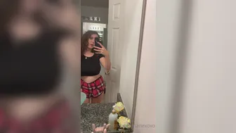 LauraMariexoxo  onlyfans  Little beauty plays with herself in an online chat