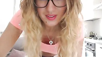 simsational  Wet pussy wants sex