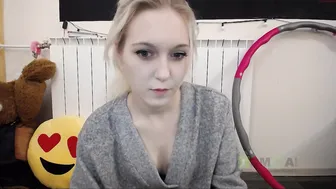 innocent_abby  Fucked herself for a couple of tokens