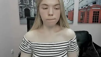 nikkishygirl  Webcam exhibit