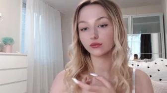 oliviasimpson aka EllenOnline naked & show ass