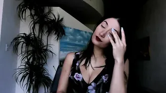 aliautumn  plays with her pussy