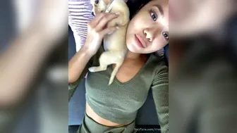 Vinaskyy onlyfans Busty lady shows off her charms