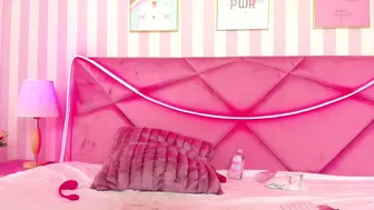 nikkysoul Black-haired beauty communicates in fries