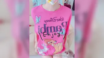 Yui Xin aka yui_xin_tw onlyfans full breasted sterlet caresses shaved cunt